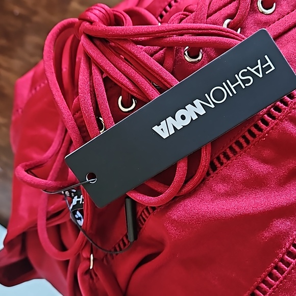 Madison Tricot Gown - Picture 5 of 5